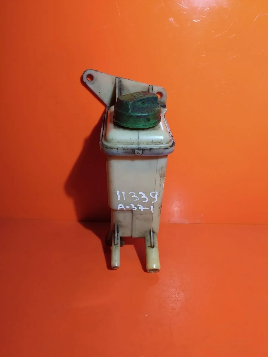 Бачок гидроусилителя (ГУР) Volkswagen Passat B5 (1996—2001) 3B 3B2 3B5 8D0422373C