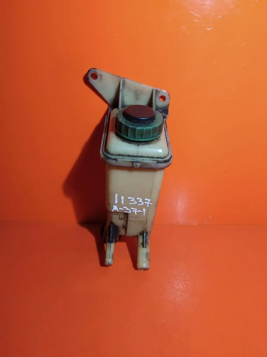 Бачок гидроусилителя (ГУР) Volkswagen Passat B5 (1996—2001) 3B 3B2 3B5 8D0422373C