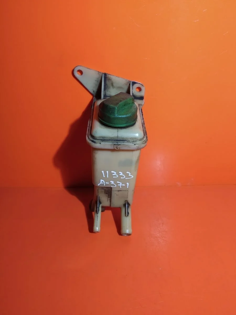 Бачок гидроусилителя (ГУР) Volkswagen Passat B5 (1996—2001) 3B 3B2 3B5 8D0422373C