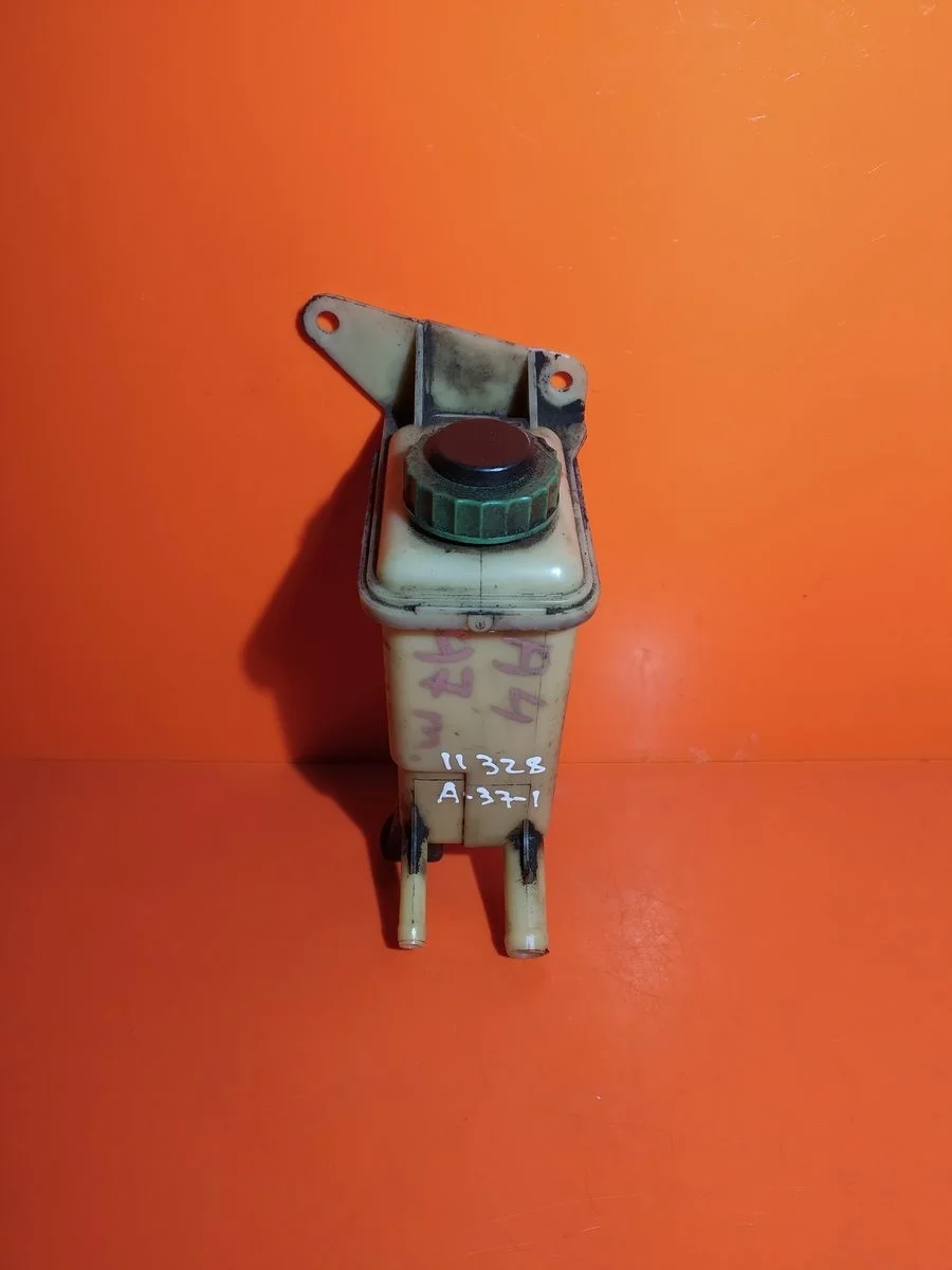 Бачок гидроусилителя (ГУР) Volkswagen Passat B5 (1996—2001) 3B 3B2 3B5 8D0422373C