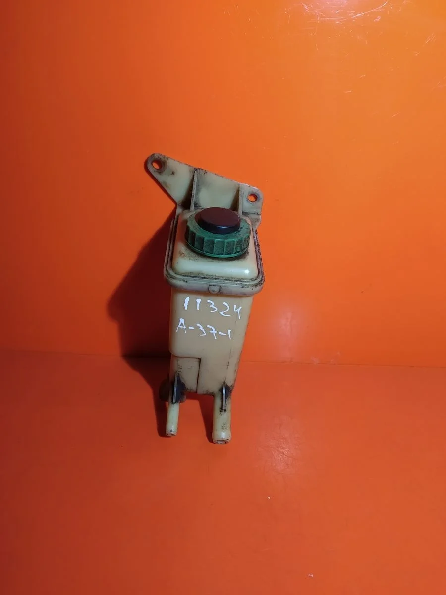 Бачок гидроусилителя (ГУР) Volkswagen Passat B5 (1996—2001) 3B 3B2 3B5 8D0422373C