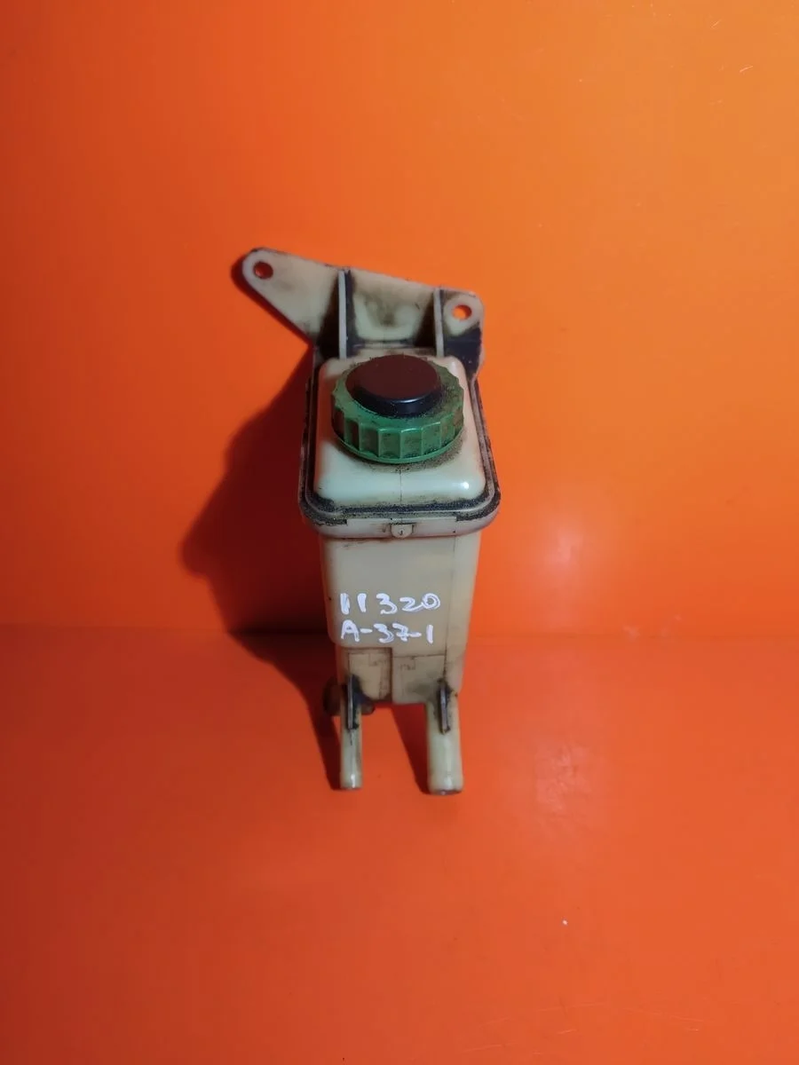 Бачок гидроусилителя (ГУР) Volkswagen Passat B5 (1996—2001) 3B 3B2 3B5 8D0422373C