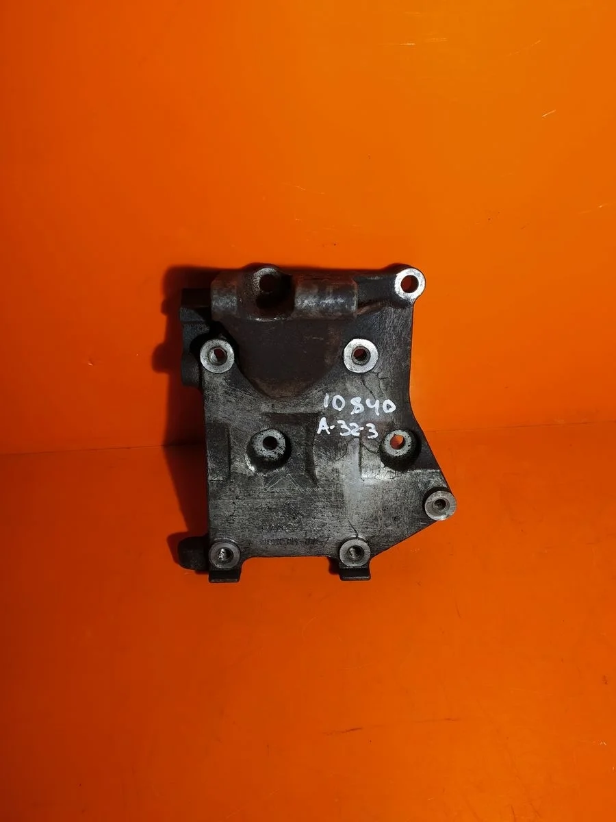 Кронштейн генератора Nissan Primera P12 (2001—2008)