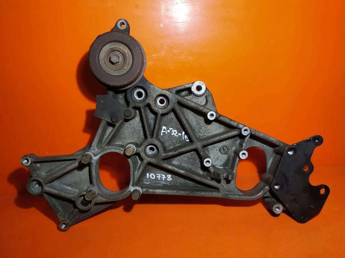 Кронштейн генератора Mitsubishi Pajero II (1991—1997) V30 V40 2 поколение MD316438   4M40 4M41 4D56 6G72 6G74 6G75 4G64