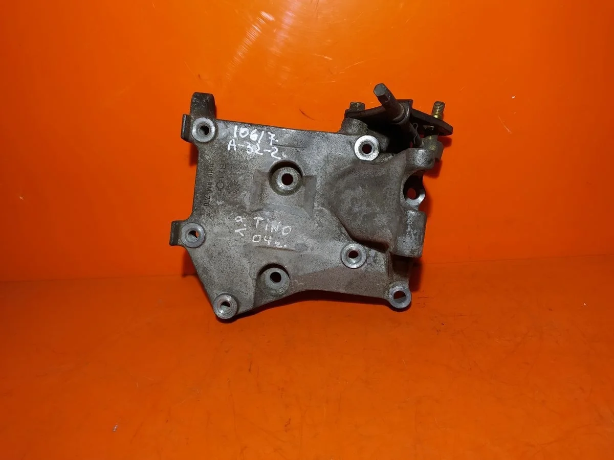 Кронштейн генератора Nissan Primera P12 (2001—2008)