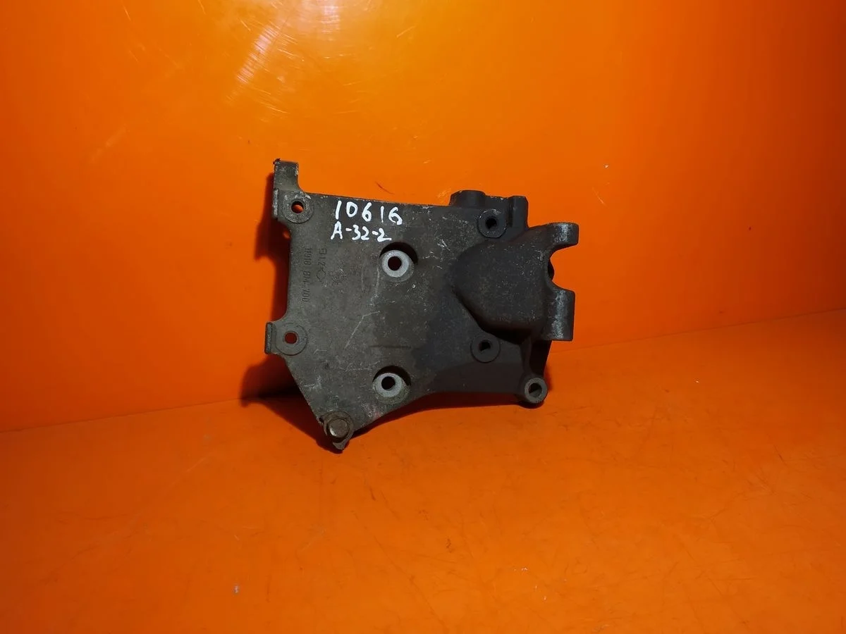 Кронштейн генератора Nissan Primera P12 (2001—2008)