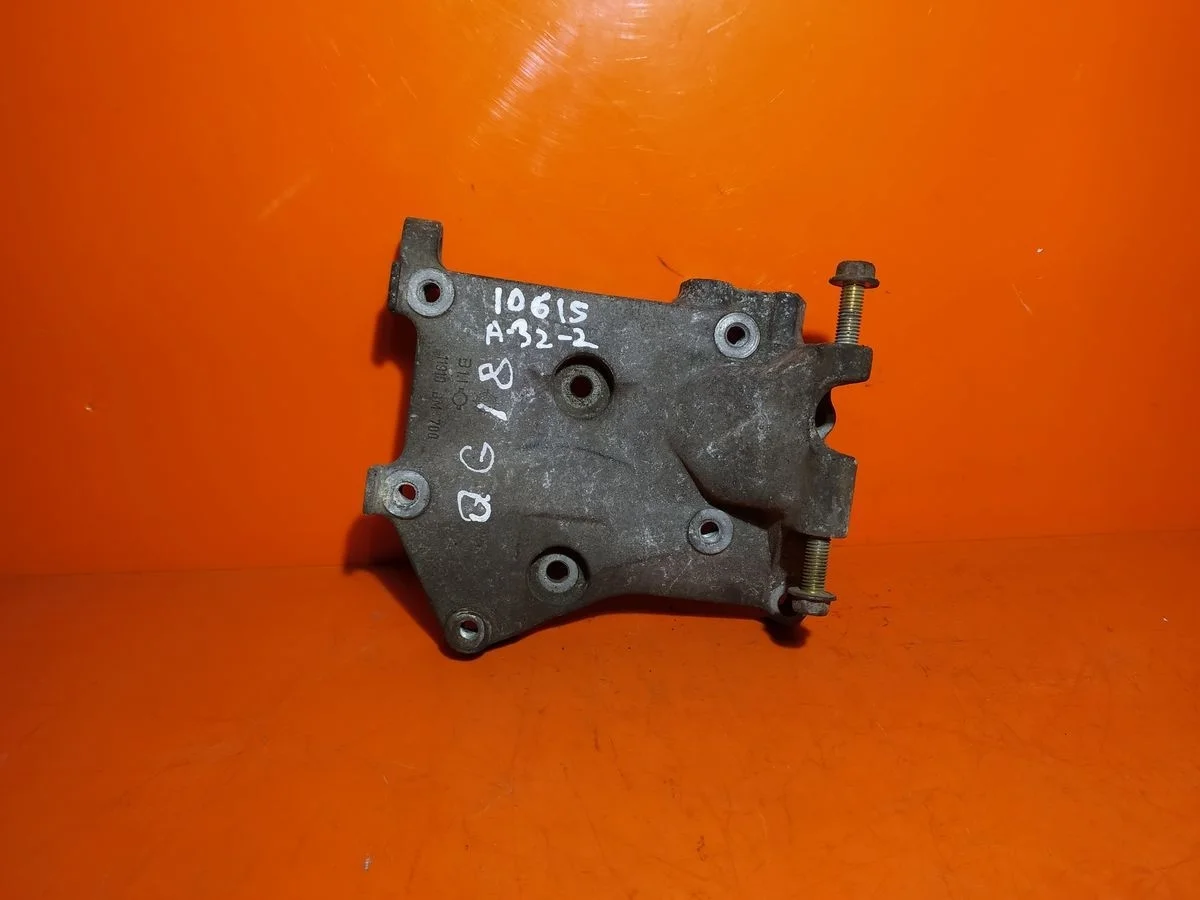 Кронштейн генератора Nissan Primera P12 (2001—2008)