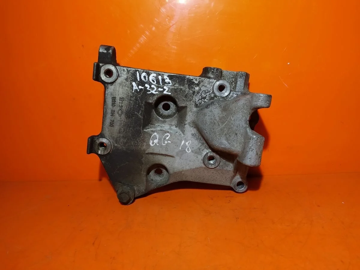 Кронштейн генератора Nissan Primera P12 (2001—2008)