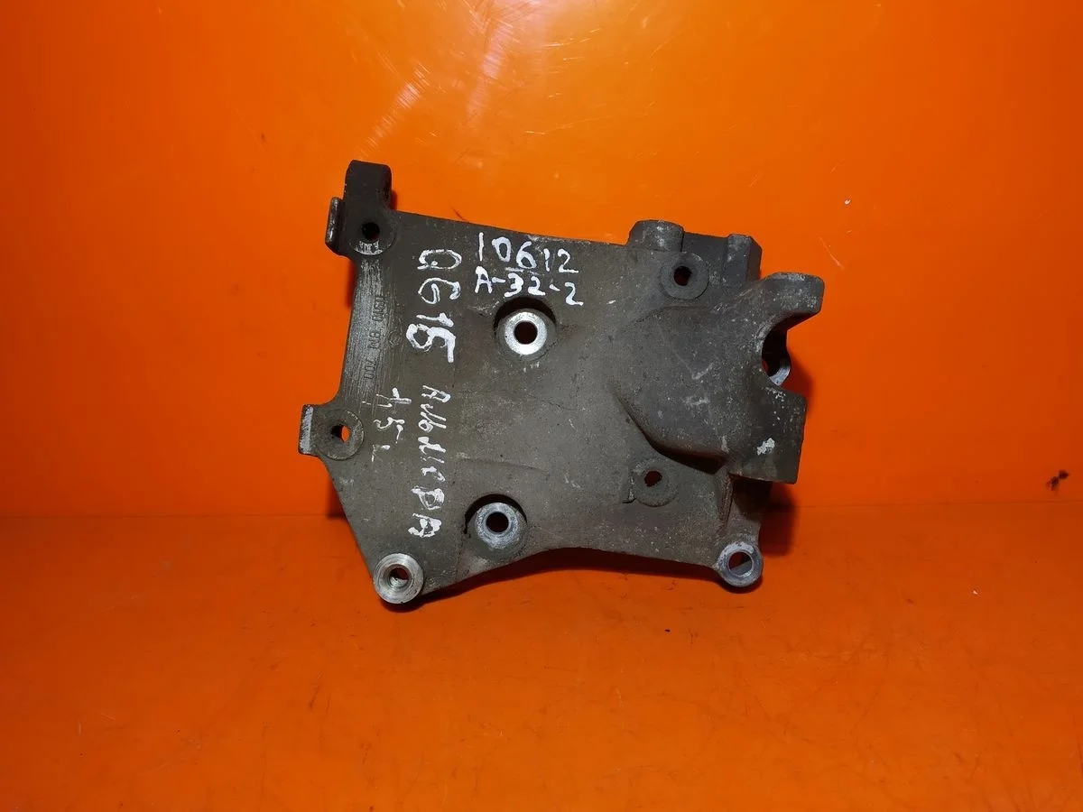 Кронштейн генератора Nissan Primera P12 (2001—2008)