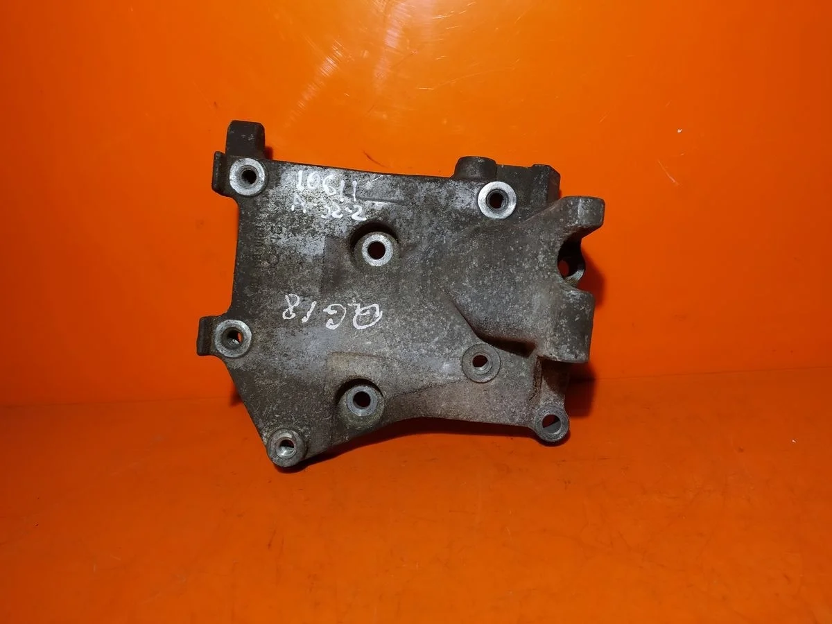 Кронштейн генератора Nissan Primera P12 (2001—2008)