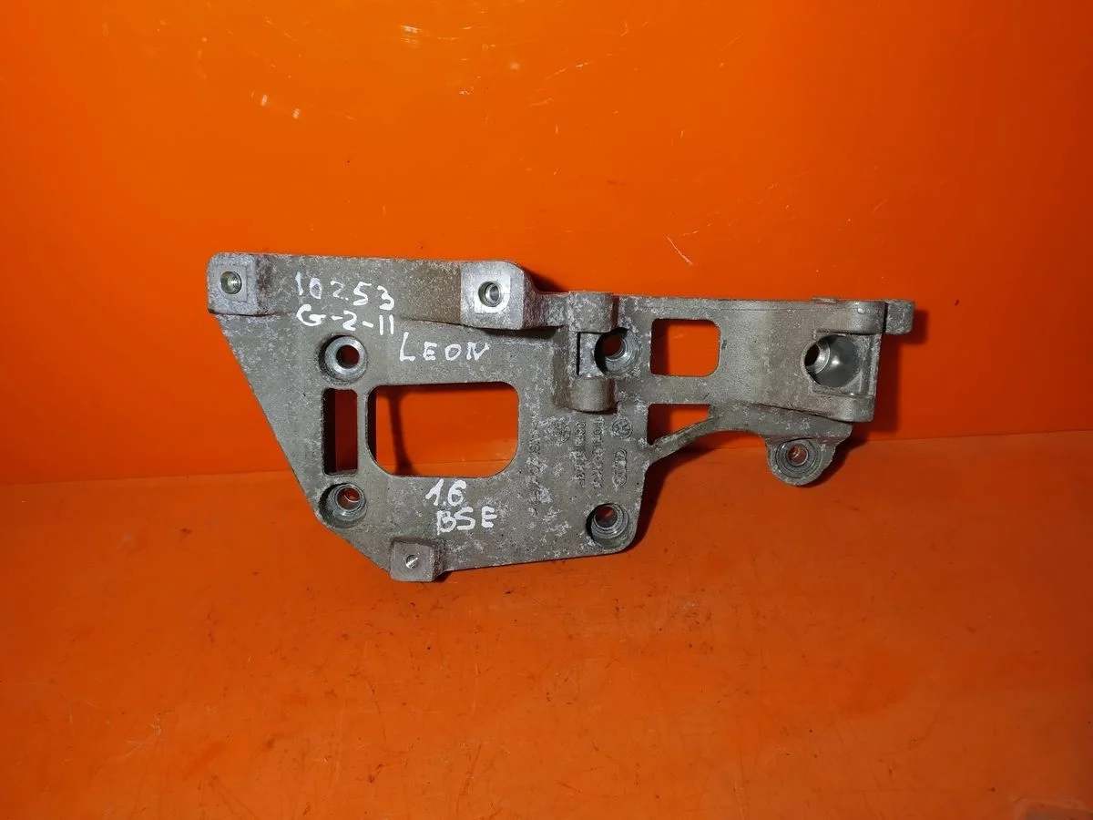 Кронштейн компрессора кондиционера Audi A3 8P рестайлинг (2004—2008) 8PA 06F903143F   BGU,BSE,BSF CCSA BLX,BLR,BLY BVX,BVY,BVZ