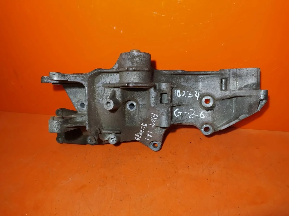 Кронштейн насоса ГУР Audi A4 B6 (2000—2006)