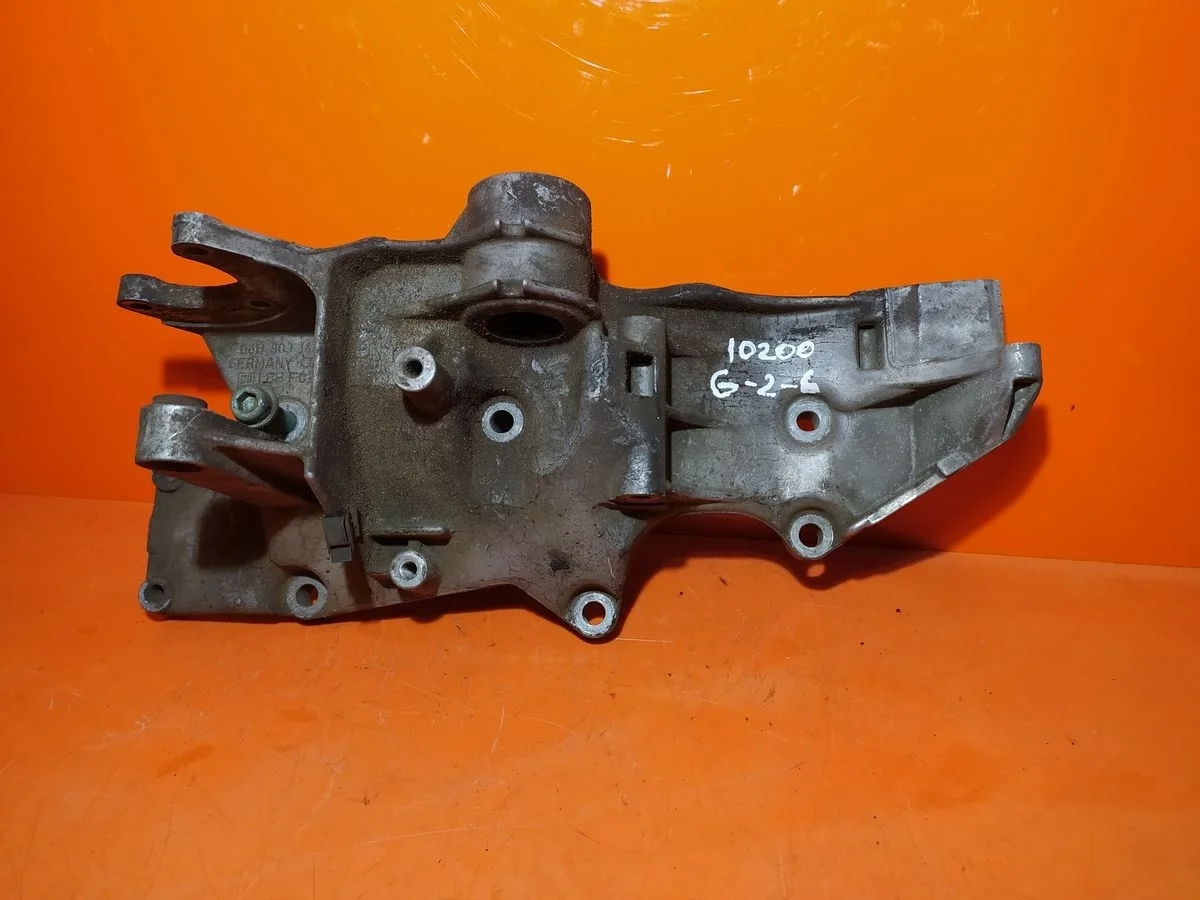 Кронштейн насоса ГУР Audi A4 B6 (2000—2006)