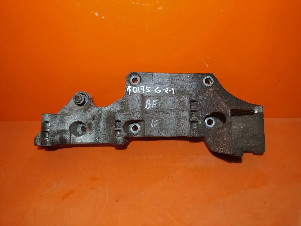 Кронштейн генератора Skoda Octavia I рестайлинг (2000—2011) 1U2 1U5 A4 1U 06A903143P   AKL AHW ;AEG; AQY; AVH; AZG; AZJ; APK; BER; BEV ATN; AUS; AZD;AGU; AQA; ARZ; AUM; AWD; AWW  BCB AEE  AKQ; APE; AXP; BCA