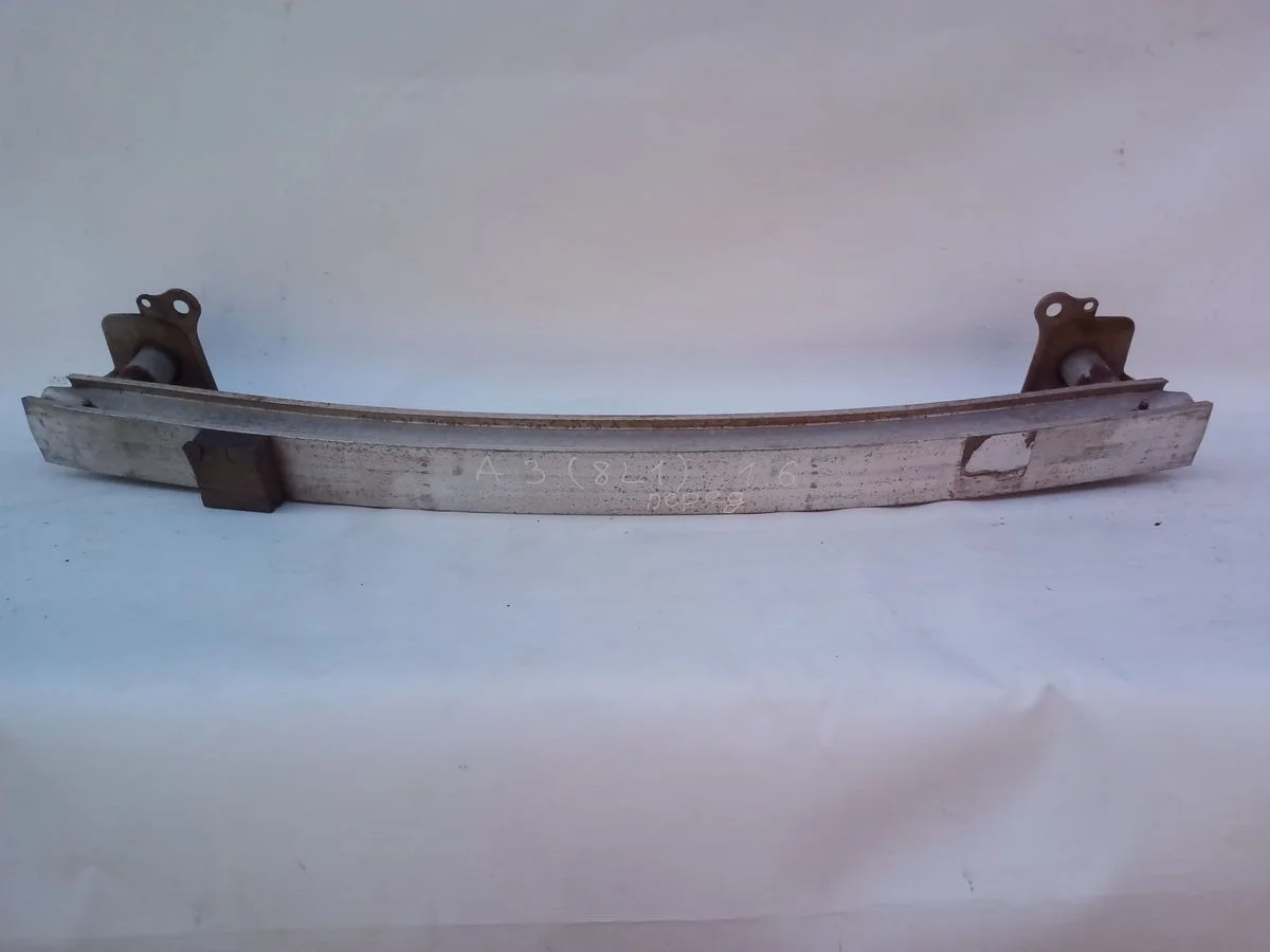 Усилитель переднего бампера Audi A3 8L (1996—2000) 8L1 8L0807133A  Перед