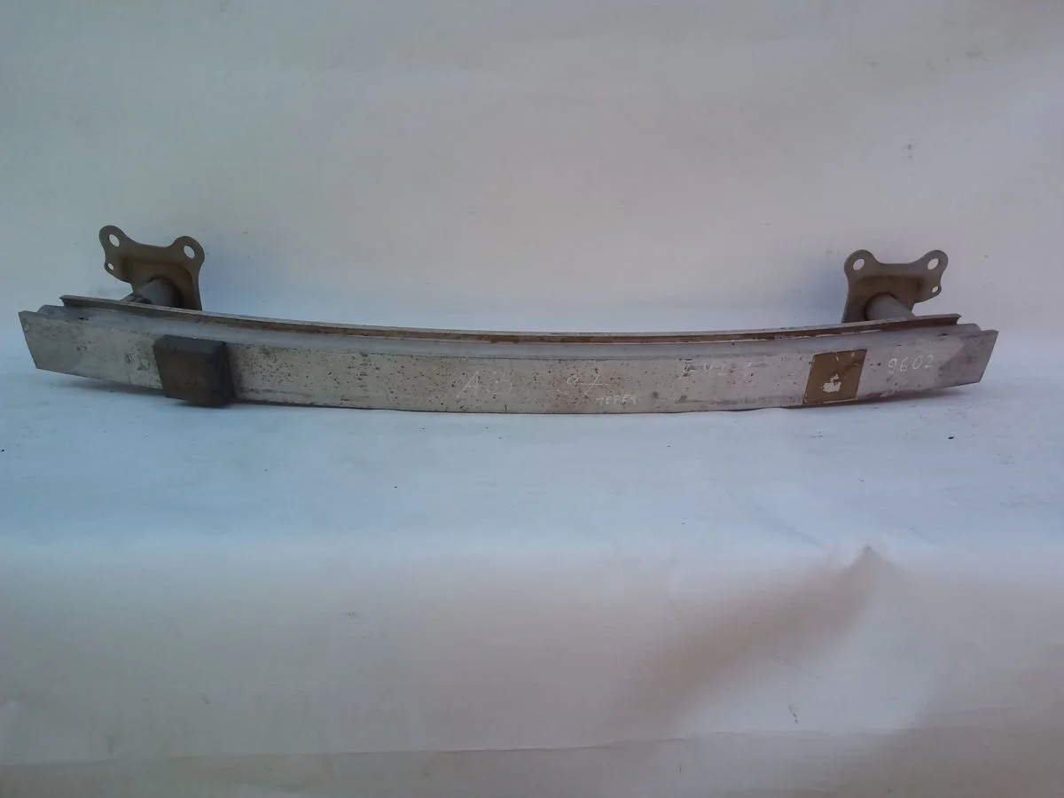 Усилитель переднего бампера Audi A3 8L (1996—2000) 8L1 8L0807133A  Перед