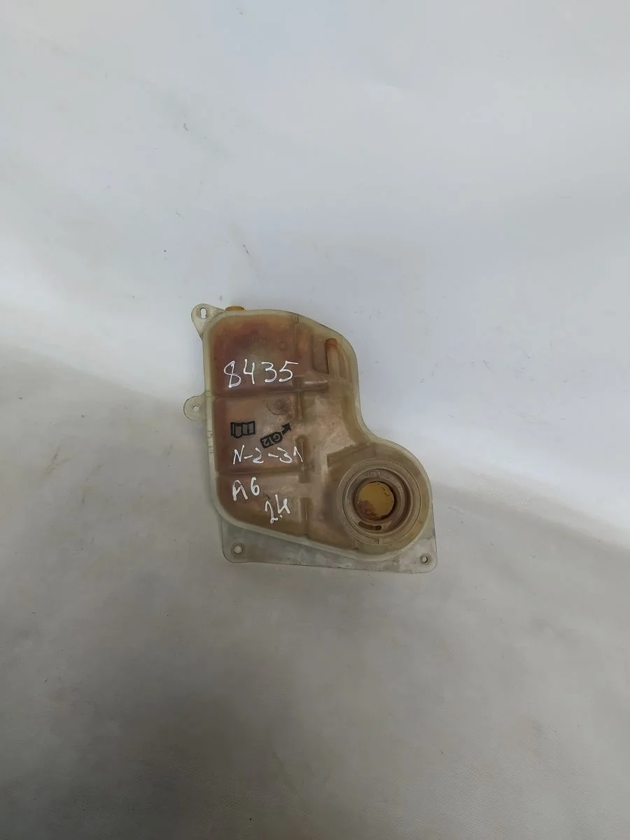 Бачок расширительный Audi A6 C5 (1997—2001) 4B2 4B4 C5 8D0121403L