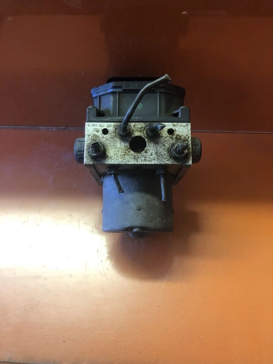 Блок (насос) ABS Ford Mondeo III (2000—2003) B4Y B5Y BWY 1S712M110AE