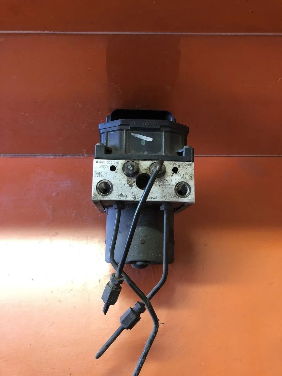 Блок (насос) ABS Ford Mondeo III (2000—2003) B4Y B5Y BWY 1S712M110AE