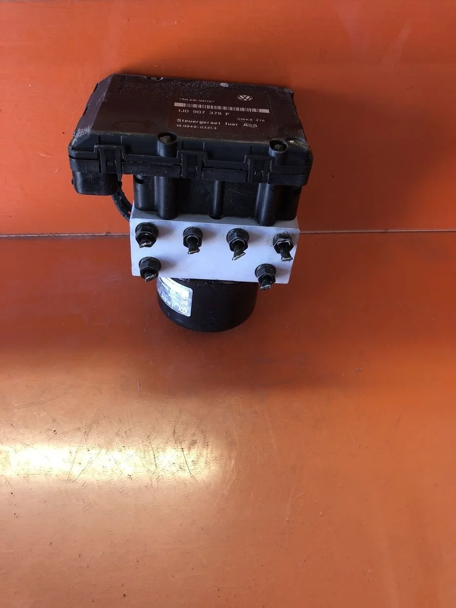 Блок (насос) ABS Volkswagen Bora A4 (1998—2005) A4 1J2 1 поколение 1J0907379P