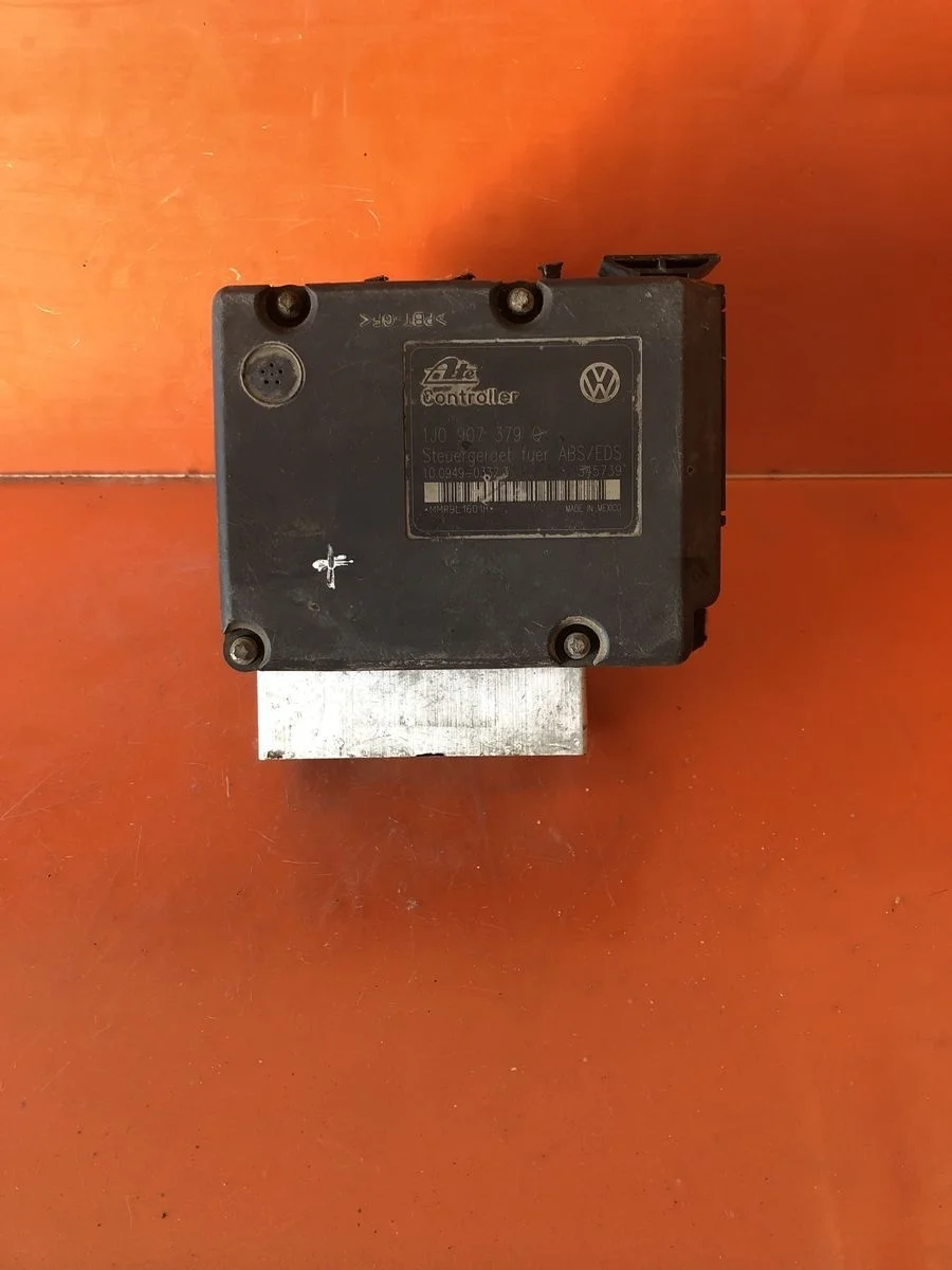 Блок (насос) ABS Volkswagen Golf Mk4 (1997—2006) 1J1 9B1 MK4 1J0907379Q