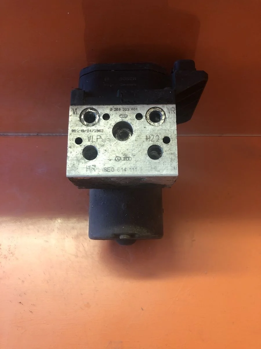 Блок (насос) ABS Audi A8 D2 (1994—1999) 4D2 4D8 D2 8E0614111T