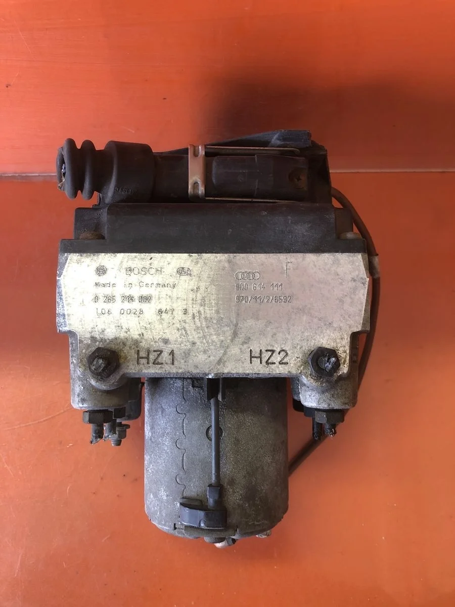 Блок (насос) ABS Audi A6 C4 (1994—1997) 4A 4A2 4A5 45 8D0614111