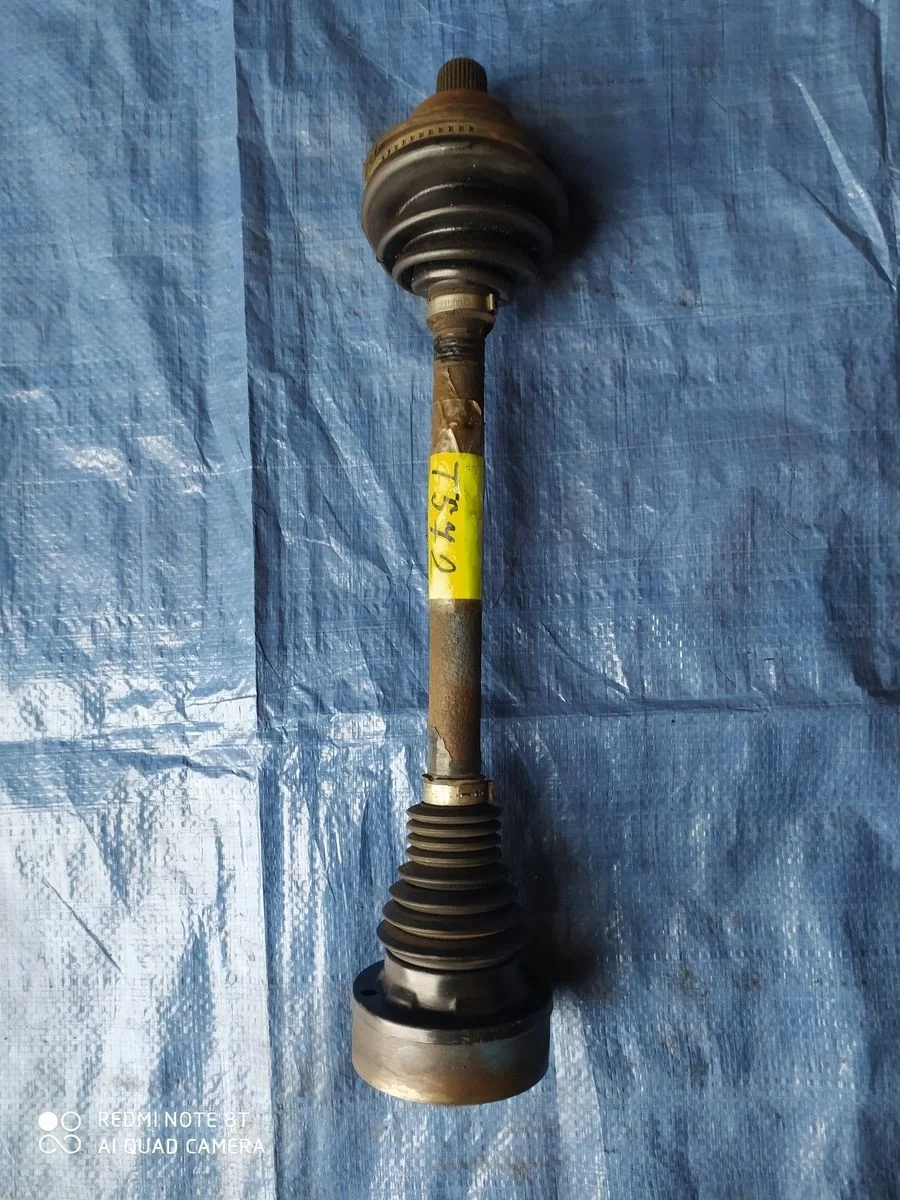 Полуось передняя левая (приводной вал,шрус) Volkswagen Touran I (2003—2006) 1T1 1K0407271CP,  1K0407451FX Лево Перед BXE