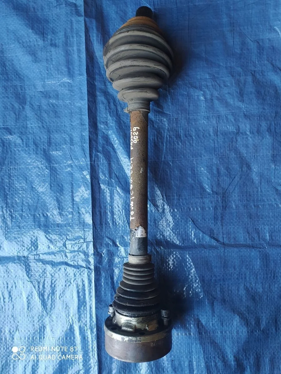 Полуось передняя левая (приводной вал,шрус) Volkswagen Passat B6 (2005—2010) 3C2 3C5 1K0407271KP, 1K0407763GX, 1K0407763GV Лево Перед BLF