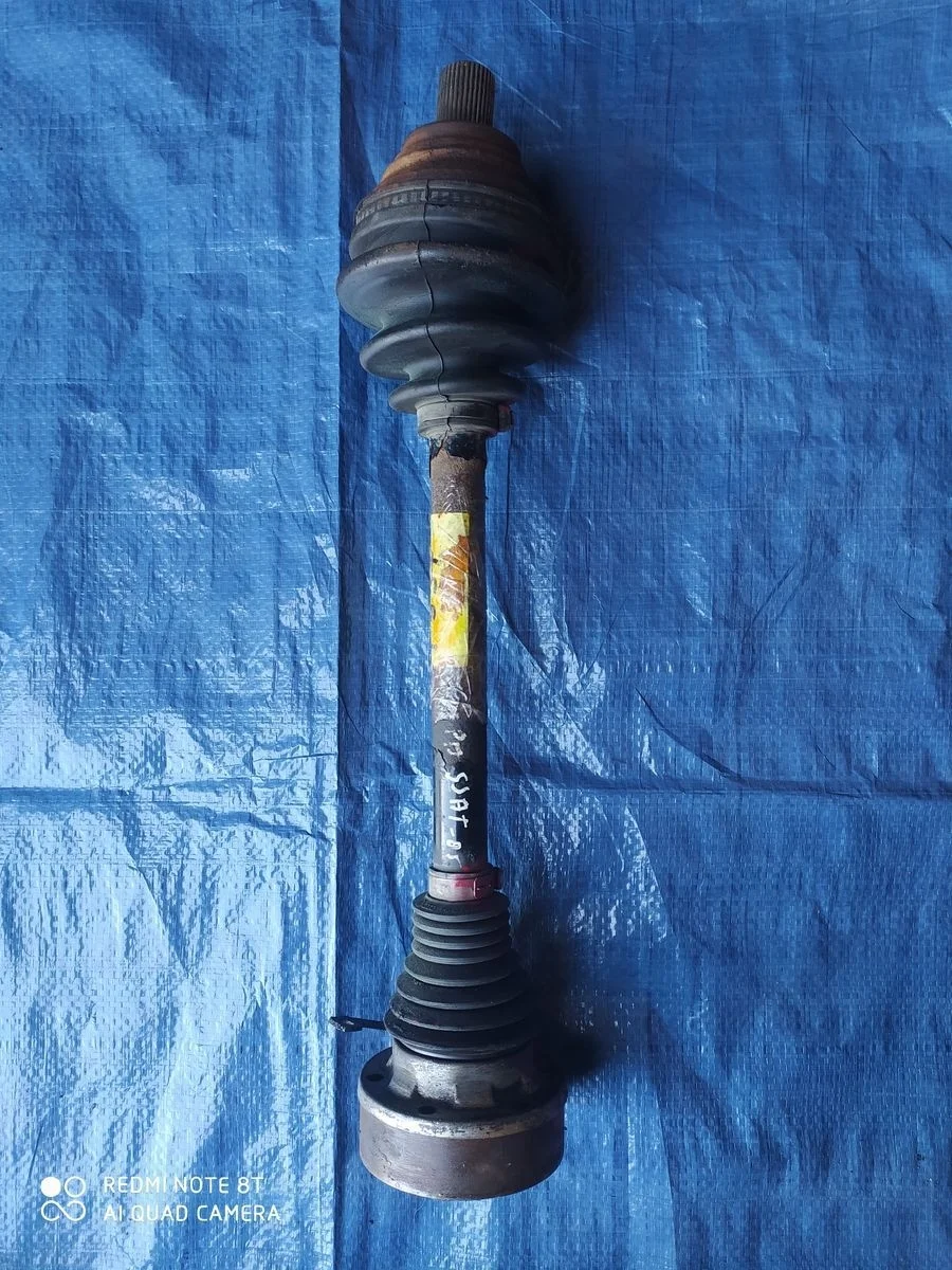 Полуось передняя левая (приводной вал,шрус) Volkswagen Passat B6 (2005—2010) 3C2 3C5 1K0407271KP,  1K0407763GX,  1K0407763GV, Лево Перед BLF