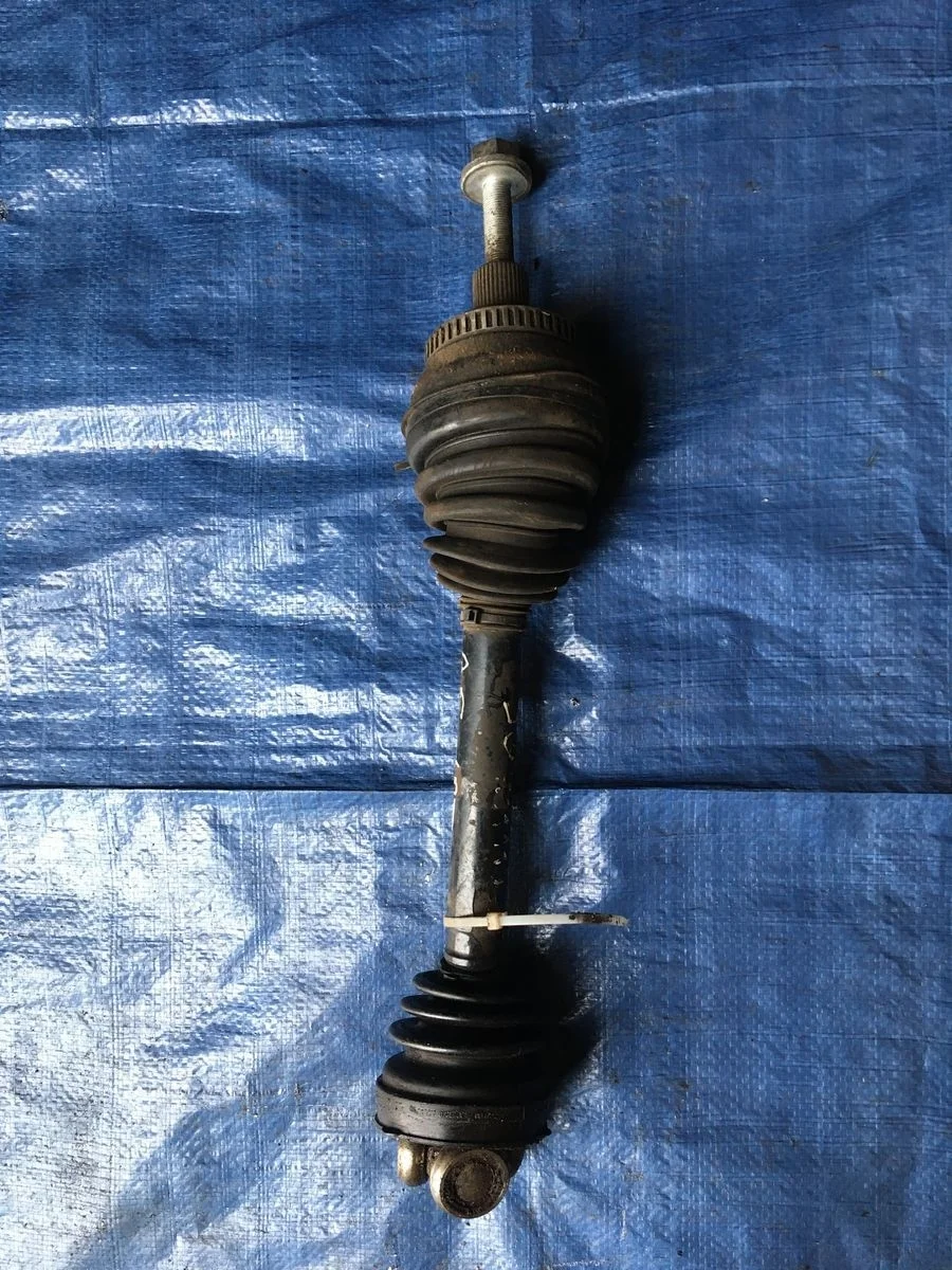 Полуось передняя левая (приводной вал,шрус) Volkswagen Passat B5 рестайлинг (2000—2005)