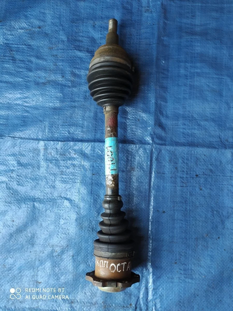 Полуось передняя левая (приводной вал,шрус) Skoda Octavia I рестайлинг (2000—2011)