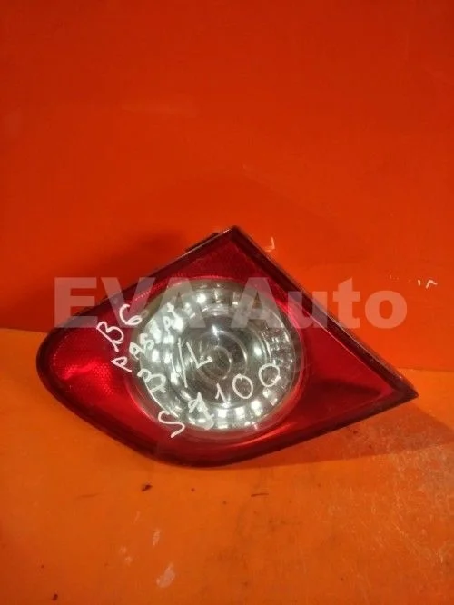 Фонарь задний внутренний левый Volkswagen Passat B6 (2005—2010) 3C2 3C5 3C5945093E Лево Зад