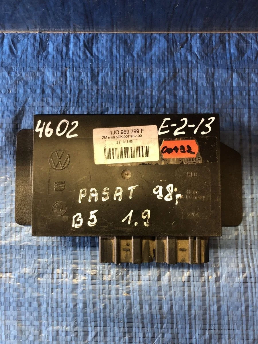 Блок комфорта Volkswagen Passat B5 рестайлинг (2000—2005) 3B 3B3 9F8 1J0959799F