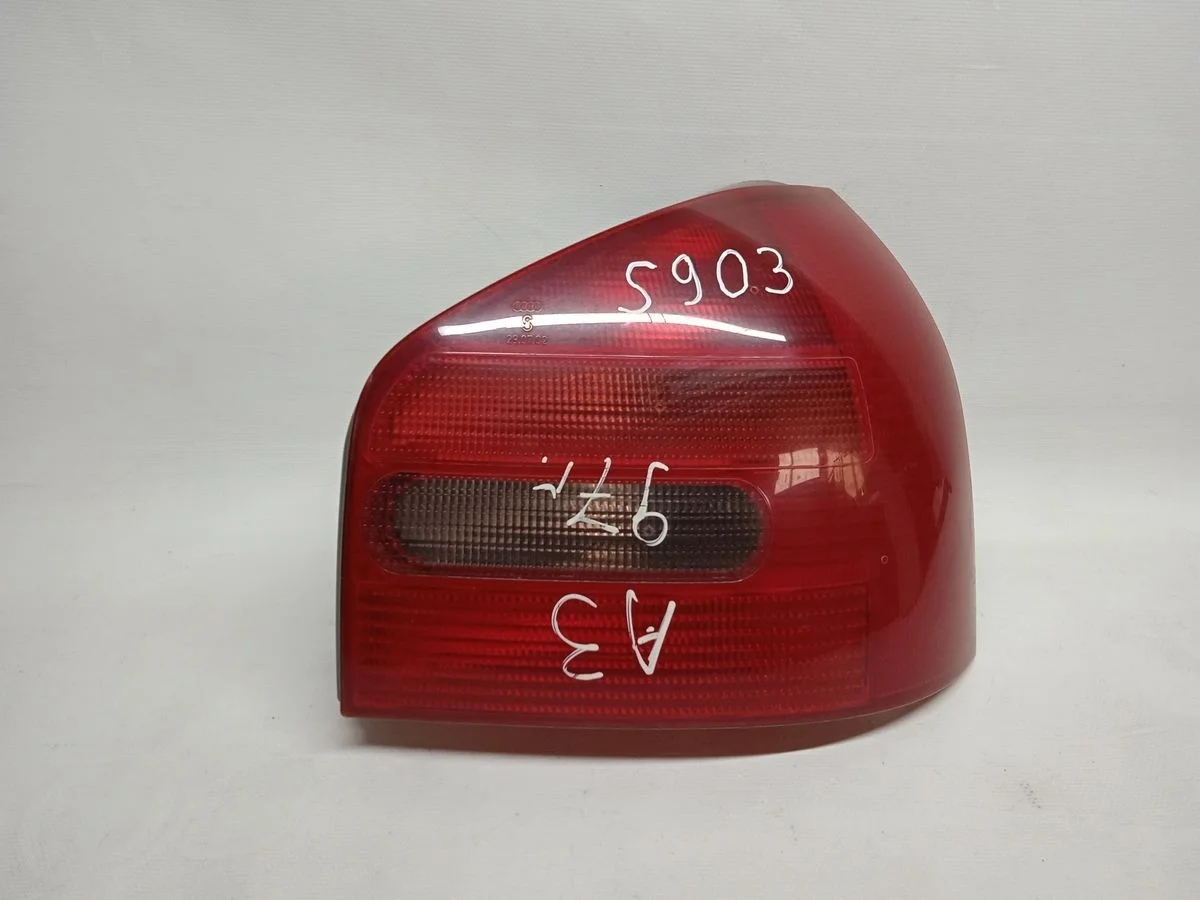 Фонарь задний правый Audi A3 8L (1996—2000) 8L1 8L0945096A Право Зад