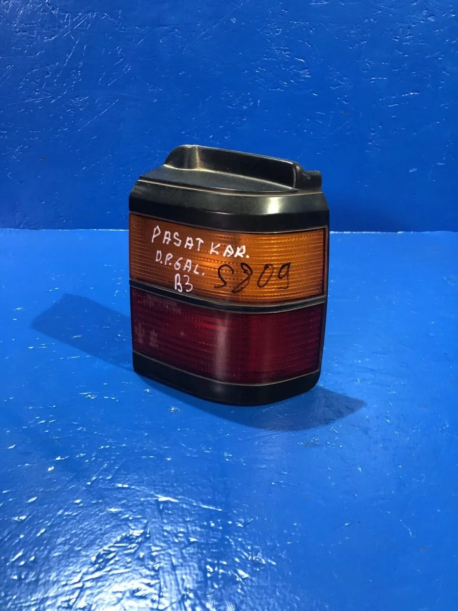 Фонарь задний наружный правый Volkswagen Passat B3 (1988—1993) B3 312 315 333945112 Право