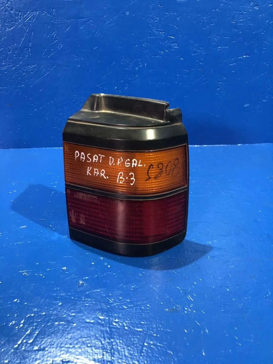 Фонарь задний наружный правый Volkswagen Passat B3 (1988—1993) B3 312 315 333945112 Право Зад