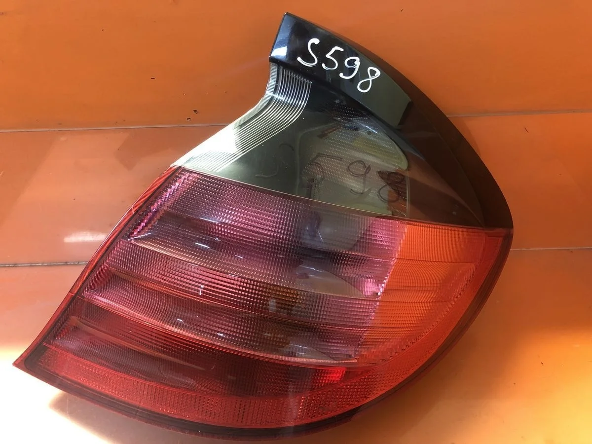 Фонарь задний правый Mercedes-Benz C-класс W203/S203/CL203 (2000—2004)