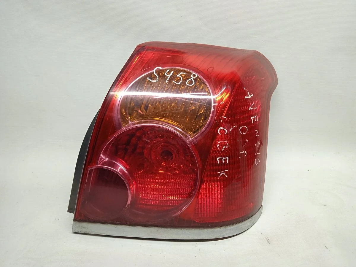 Фонарь задний правый Toyota Avensis T250 (2003—2006) T250 AZT251L AZT250L 8155105200 Право Зад 1KDFTV