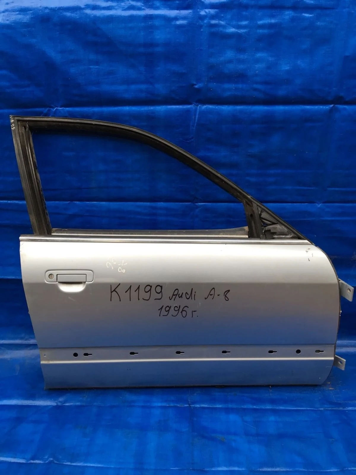 Дверь передняя правая Audi A8 D2 (1994—1999) 4D2 4D8 D2 4D0831052A Право Перед