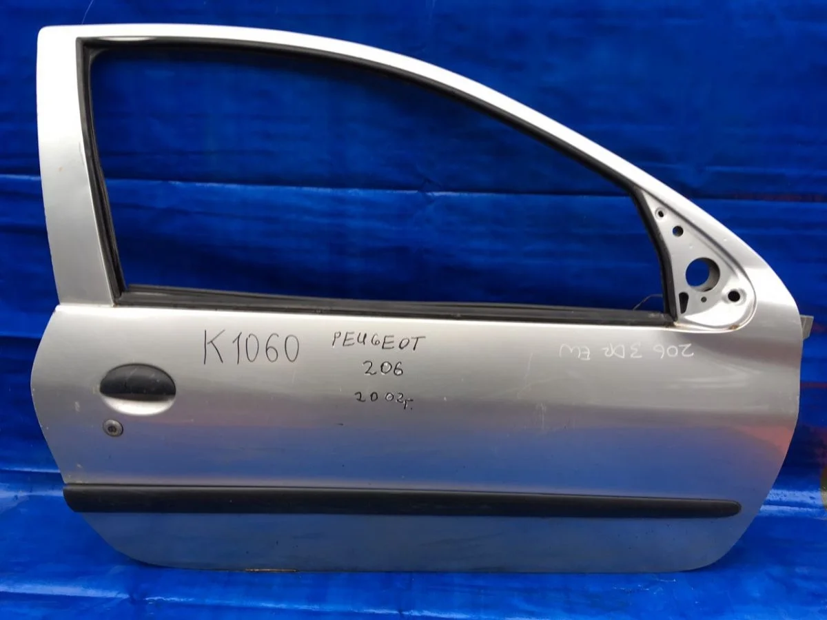 Дверь передняя правая Peugeot 206 I (1998—2012)