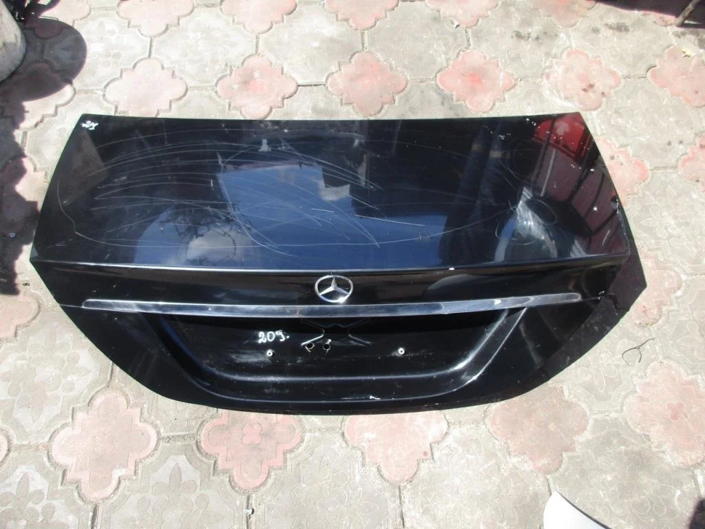 Крышка багажника Mercedes-Benz