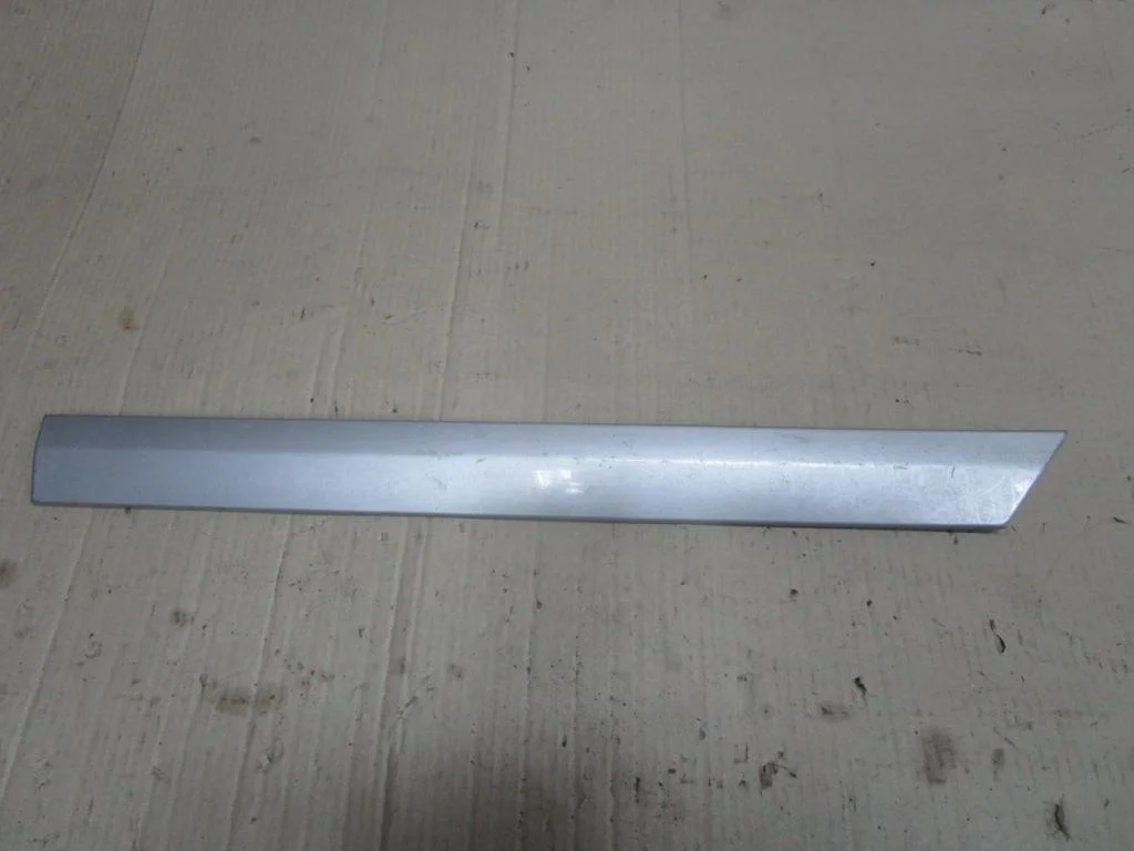 Молдинг двери Mercedes-Benz