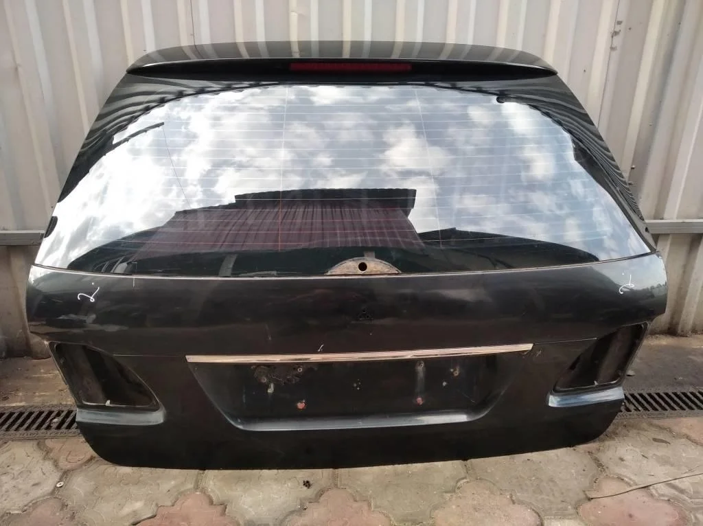 Крышка багажника Mercedes-Benz