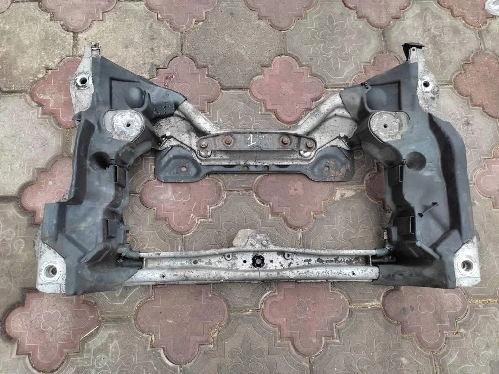 Подрамник передний Mercedes-Benz