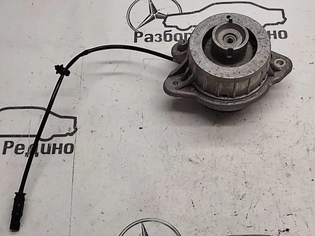 Опора двигателя Mercedes-Benz