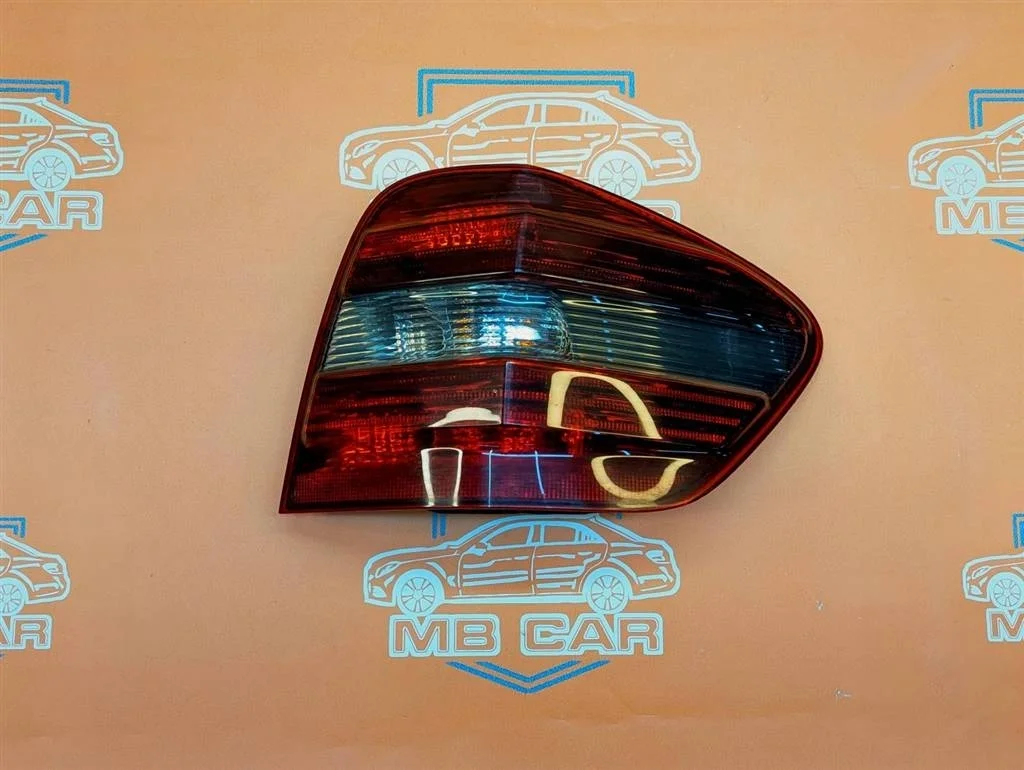 Фонарь задний правый Mercedes-Benz
