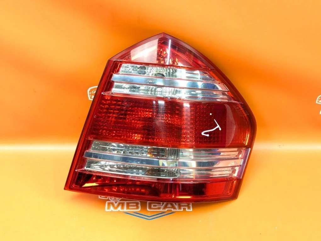 Фонарь задний правый Mercedes-Benz