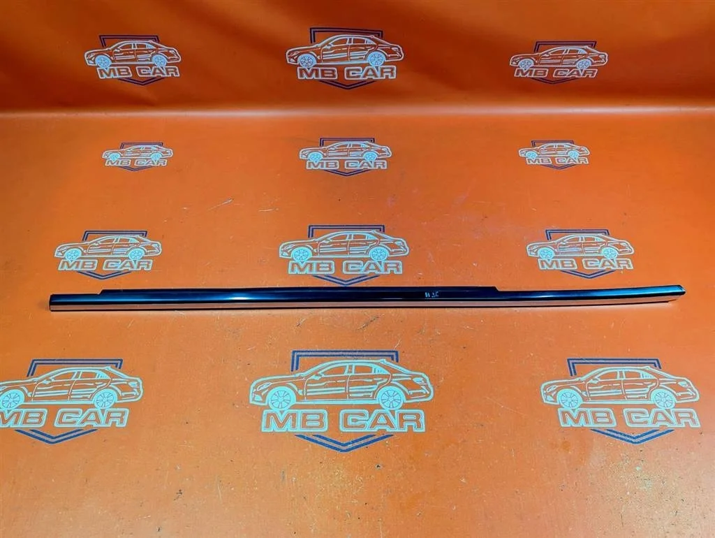 Молдинг стекла двери Mercedes-Benz