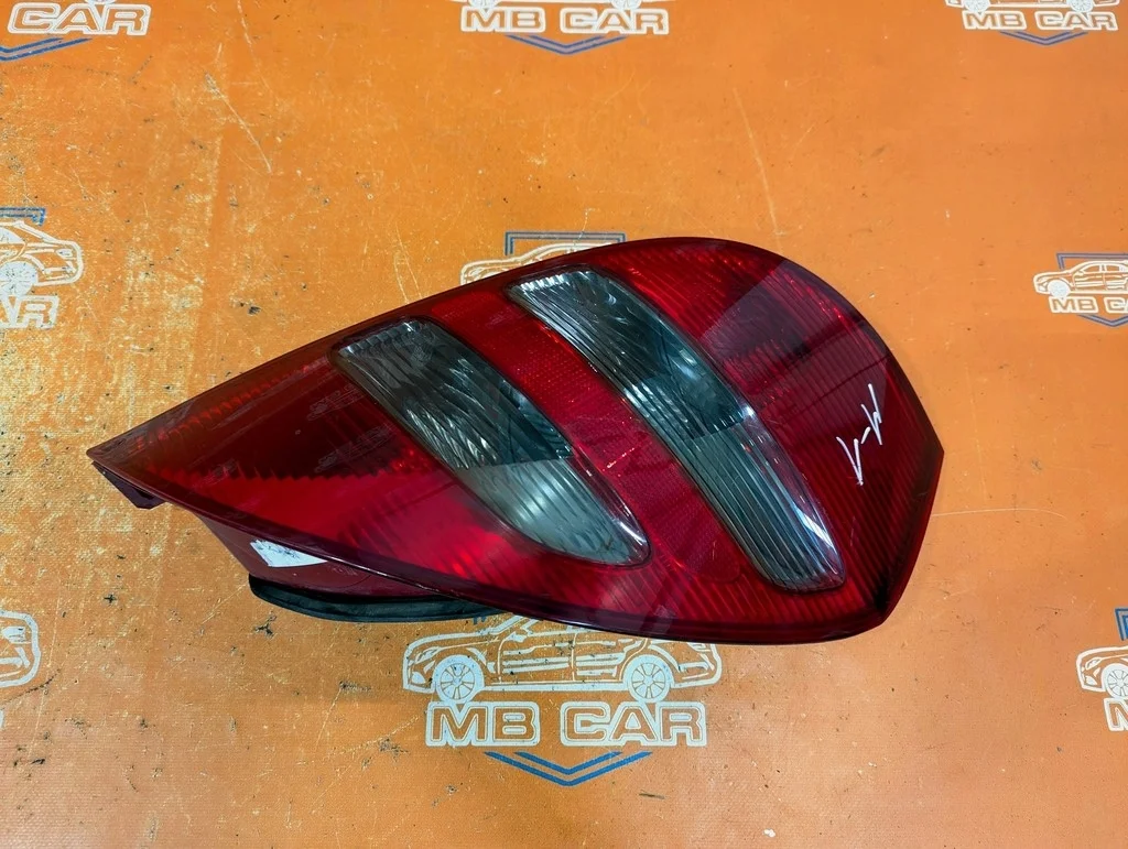 Фонарь задний правый Mercedes-Benz